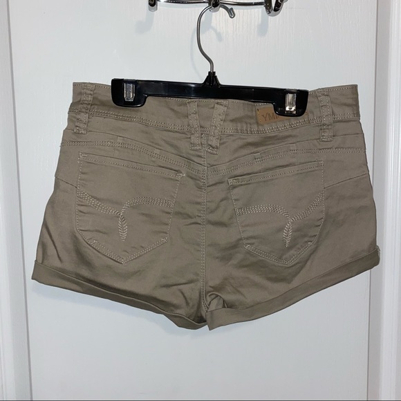 Wannabettabutt? Brown shorts! - Picture 2 of 3